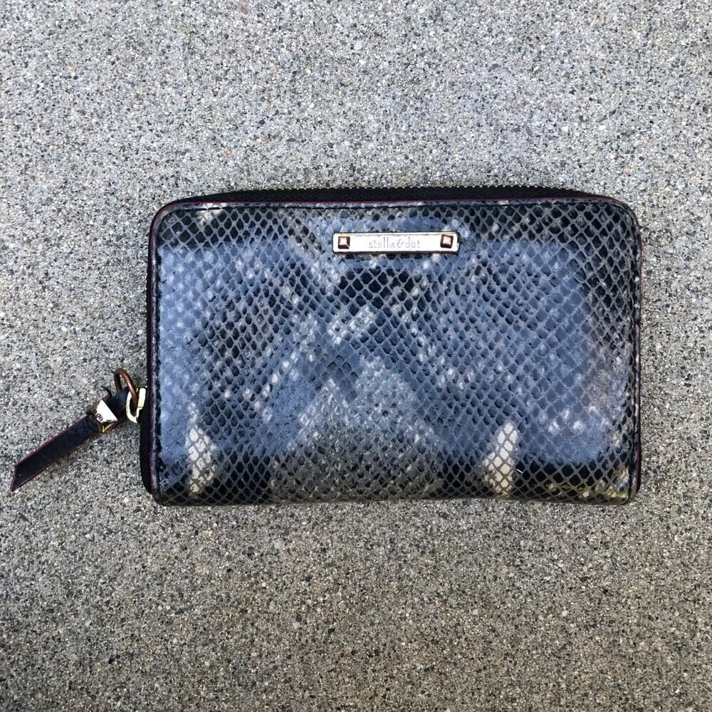 STELLA & DOT Faux Snakeskin Wallet Womens Zip Around Clutch 6" x 3.5"